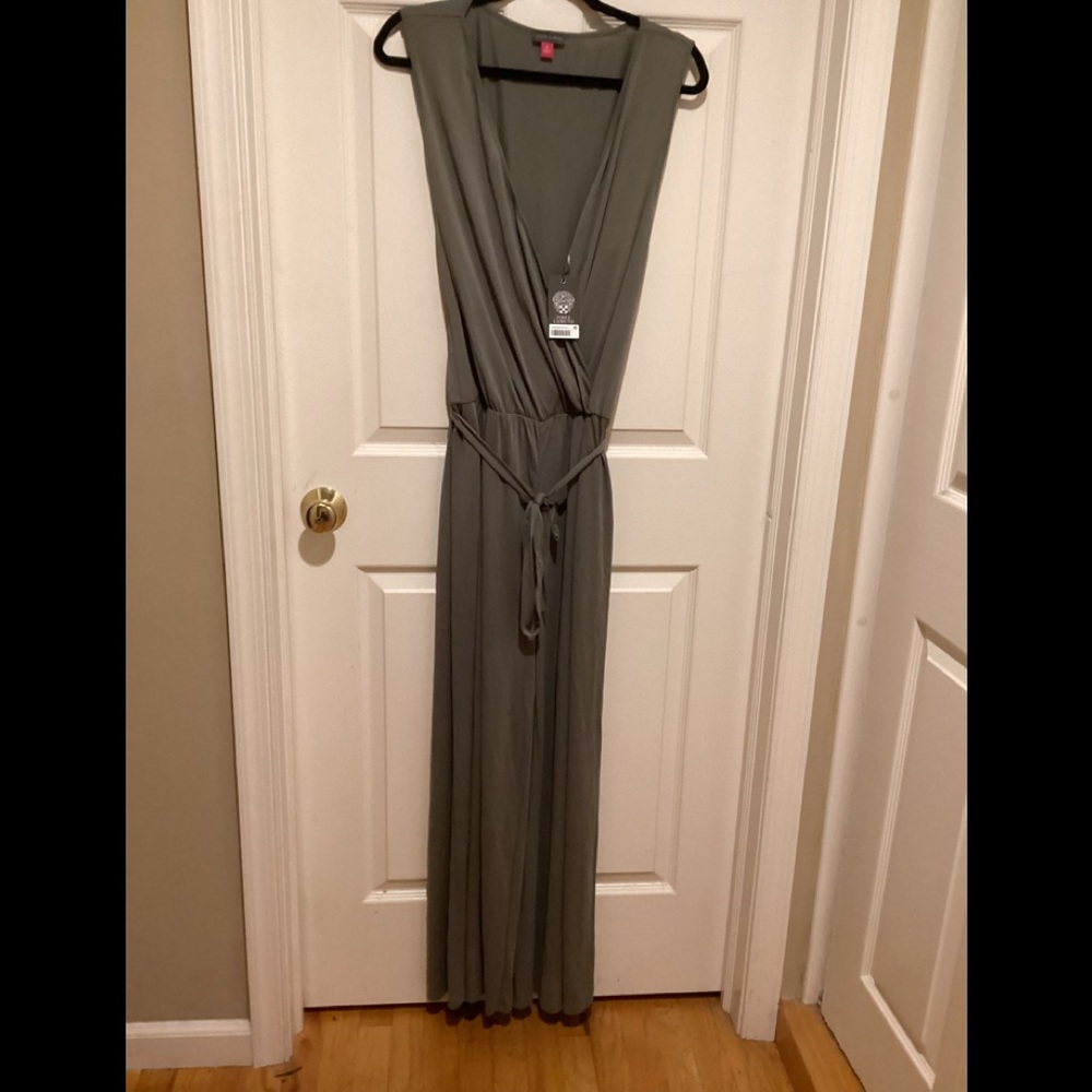 Vince Camuto Jumpsuit Size XL Sleeveless Cross Front Comfortable Sage Green